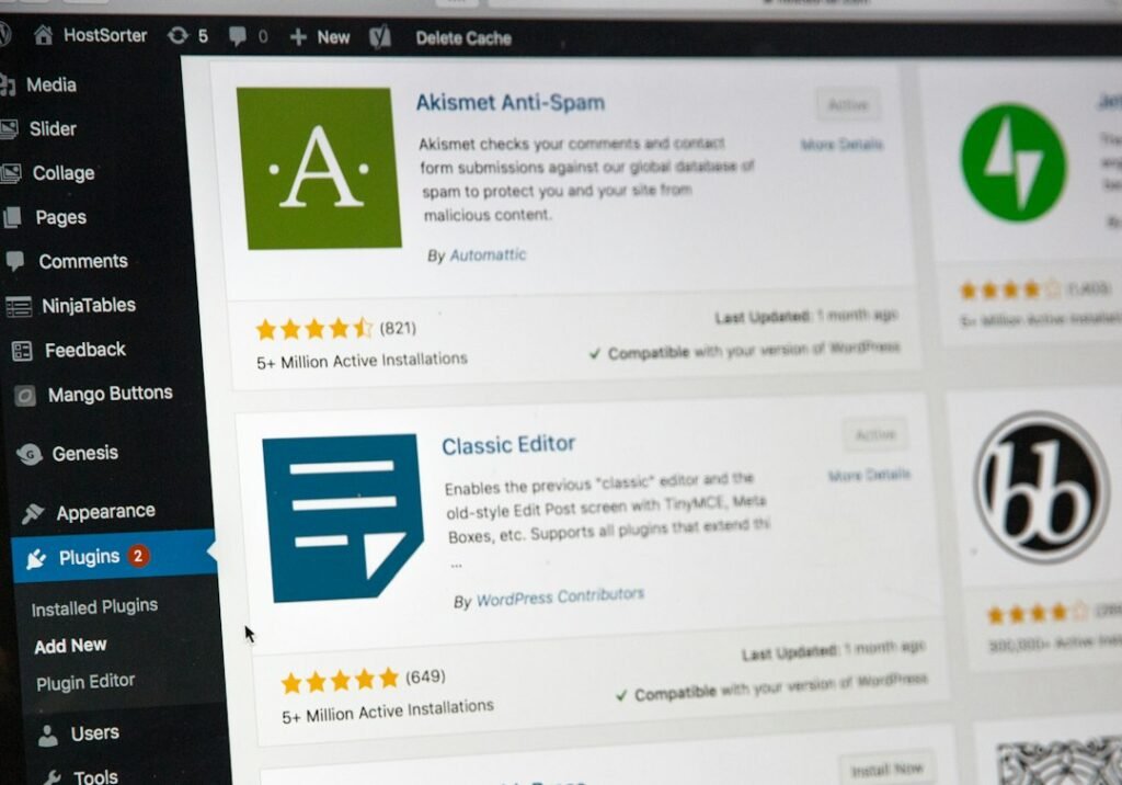 WordPress admin dashboard showing the plugins screen with Akismet and Classic Editor listed